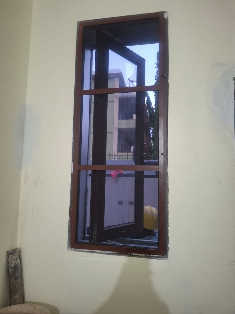 Tall mesh window at Ramakrishna Ashrama